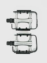 Load image into Gallery viewer, Wellgo M21 - Flat / Platform Mountain Bike Pedals
