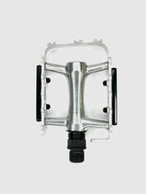 Load image into Gallery viewer, Wellgo M21 - Flat / Platform Mountain Bike Pedals