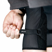 Load image into Gallery viewer, Bluegrass Arto Knee Pads