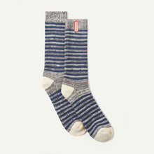Load image into Gallery viewer, SealSkinz Attleborough Bamboo Mid Length Lightweight Stripe Socks