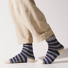 Load image into Gallery viewer, SealSkinz Banham Bamboo Mid Length Striped Socks