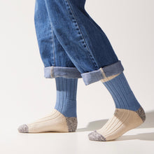 Load image into Gallery viewer, SealSkinz Cawston Womens Bamboo Mid Length Colour Blocked Socks