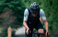 Load image into Gallery viewer, MET Estro MIPS Helmet