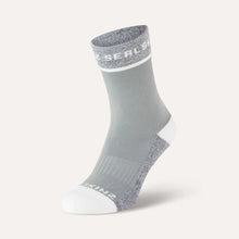 Load image into Gallery viewer, SealSkinz Foxley Womens Mid Length Active Socks
