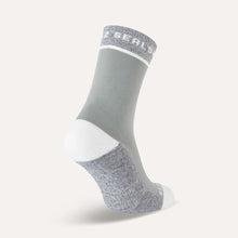 Load image into Gallery viewer, SealSkinz Foxley Womens Mid Length Active Socks