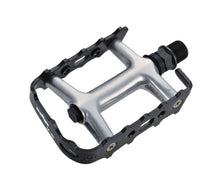 Load image into Gallery viewer, Wellgo M20 Alloy Flat Pedals Sealed - Black