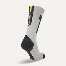 Load image into Gallery viewer, SealSkinz Runton Waterproof Cold Weather Mid Length Socks Hydrostop