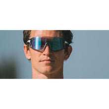 Load image into Gallery viewer, Tifosi Stash Clarion Fototec Lens Sunglasses