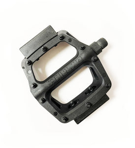 DMR V6 - Plastic Flat Pedals + Reflectors
