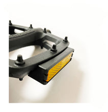 Load image into Gallery viewer, DMR V6 - Plastic Flat Pedals + Reflectors