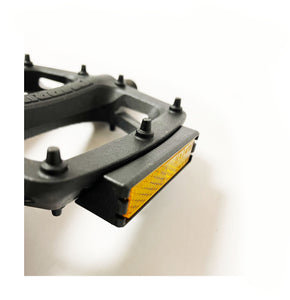 DMR V6 - Plastic Flat Pedals + Reflectors