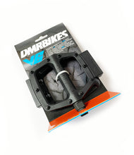 Load image into Gallery viewer, DMR V6 - Plastic Flat Pedals + Reflectors
