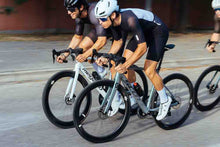 Load image into Gallery viewer, Fulcrum Wind 42 Carbon Disc Wheelset (42mm) - Tubeless Ready Shimano HG