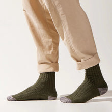 Load image into Gallery viewer, SealSkinz Wroxham Bamboo Mid Length Waffle Socks