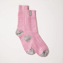 Load image into Gallery viewer, SealSkinz Wroxham Womens Bamboo Mid Length Waffle Socks