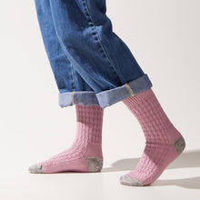Load image into Gallery viewer, SealSkinz Wroxham Womens Bamboo Mid Length Waffle Socks