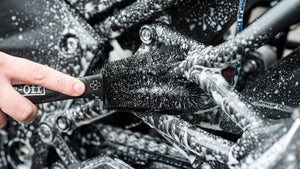 Muc-Off - Two Prong Brush