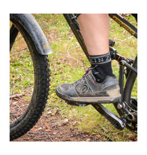 Load image into Gallery viewer, SealSkinz Waterproof Warm Weather Ankle Length Socks + Hydrostop