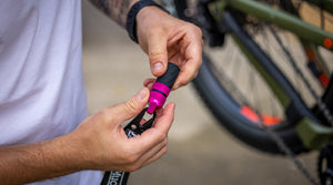 Muc-Off E-bike Drivetrain Lubing Tool - Pink