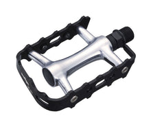 Load image into Gallery viewer, Wellgo M21 - Flat / Platform Mountain Bike Pedals