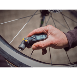 Topeak Smarthead Digital Pressure Gauge D2 Black High on Bikes